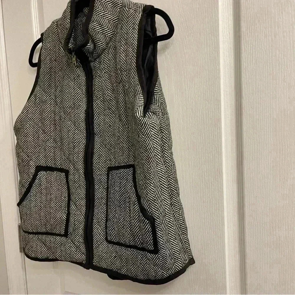 Quilted Puffer Vest | Cotton Herringbone - Picture 3 of 10